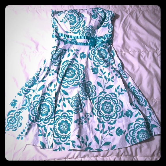 XOXO White/ Aqua Floral Paisley Print Dress - Picture 1 of 2